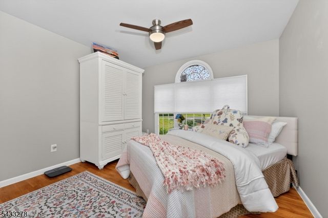 103 Oak Crest Dr, Branchburg Twp., NJ 08853
