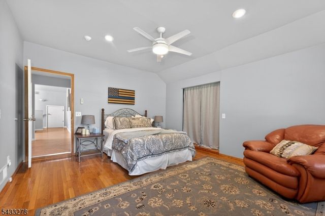 103 Oak Crest Dr, Branchburg Twp., NJ 08853