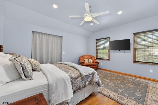 103 Oak Crest Dr, Branchburg Twp., NJ 08853