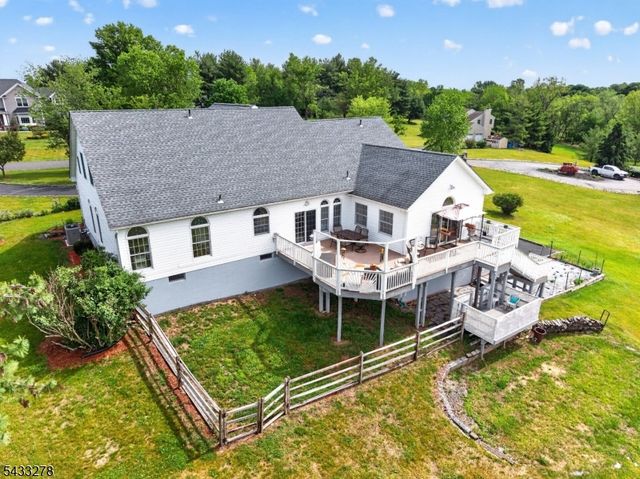 103 Oak Crest Dr, Branchburg Twp., NJ 08853