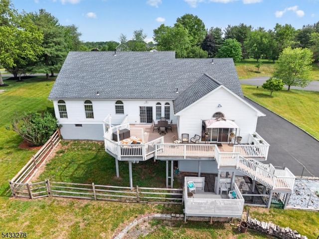 103 Oak Crest Dr, Branchburg Twp., NJ 08853