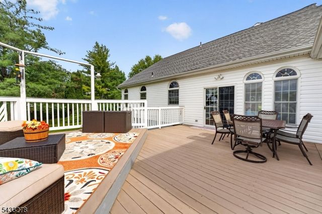 103 Oak Crest Dr, Branchburg Twp., NJ 08853