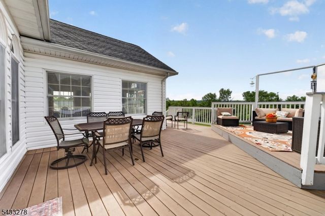 103 Oak Crest Dr, Branchburg Twp., NJ 08853