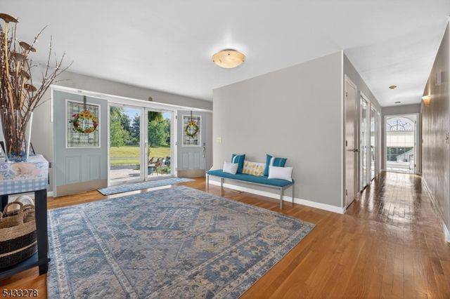 103 Oak Crest Dr, Branchburg Twp., NJ 08853