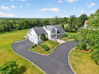 103 Oak Crest Dr, Branchburg Twp., NJ 08853