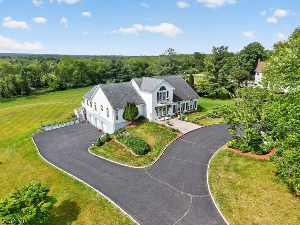 103 Oak Crest Dr, Branchburg Twp., NJ 08853