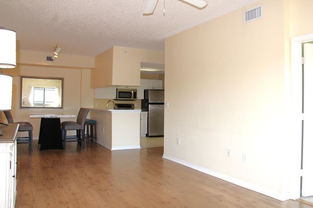 2802 Sarento Place 301, Palm Beach Gardens, FL 33410
