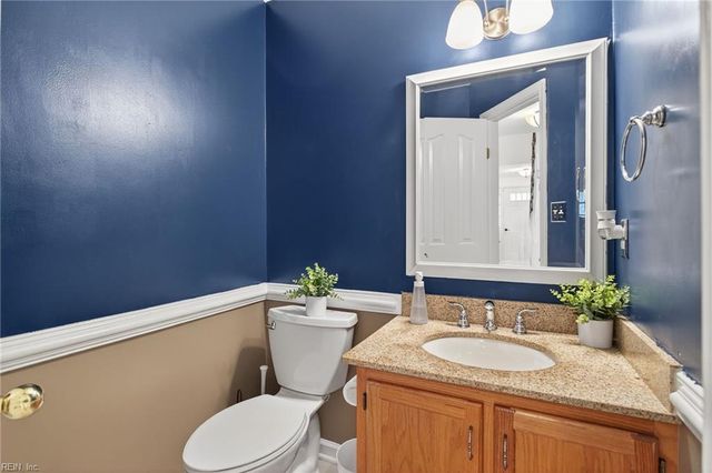 911 Edgewater DR, Newport News, VA 23602