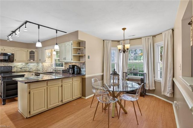 911 Edgewater DR, Newport News, VA 23602