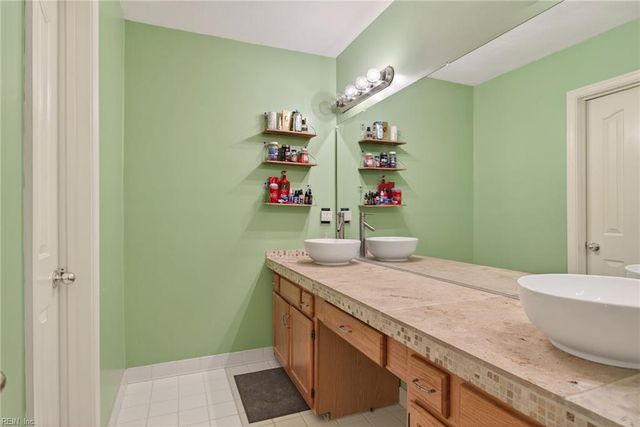 911 Edgewater DR, Newport News, VA 23602