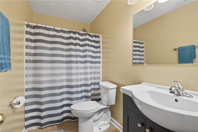 911 Edgewater DR, Newport News, VA 23602