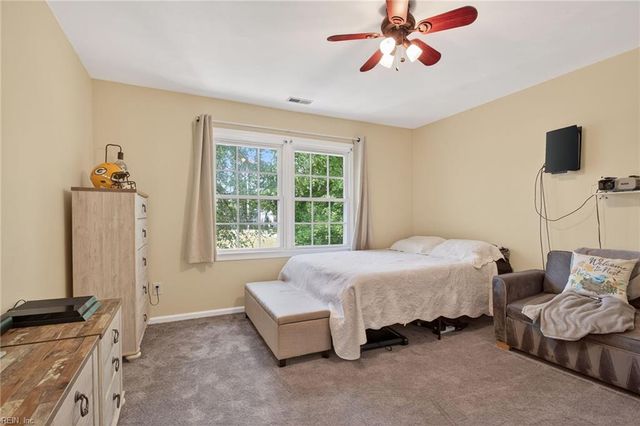 911 Edgewater DR, Newport News, VA 23602