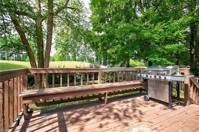 911 Edgewater DR, Newport News, VA 23602