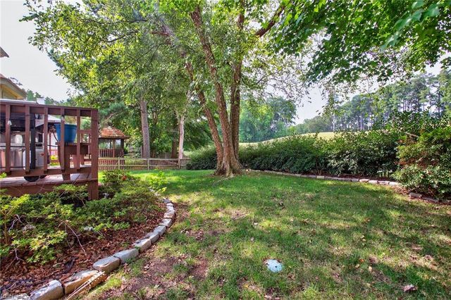 911 Edgewater DR, Newport News, VA 23602