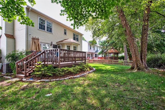 911 Edgewater DR, Newport News, VA 23602