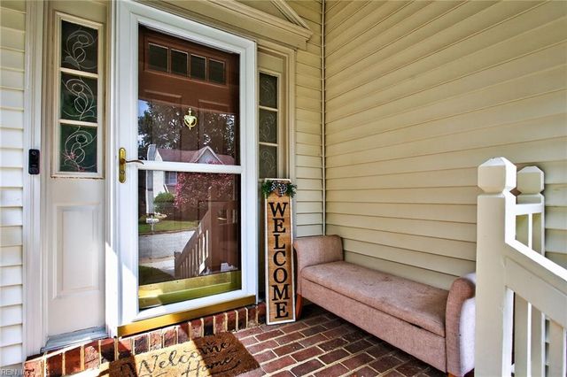 911 Edgewater DR, Newport News, VA 23602