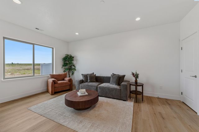 4521 Road 114, Pasco, WA 99301