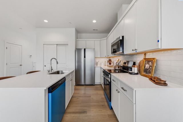 4521 Road 114, Pasco, WA 99301