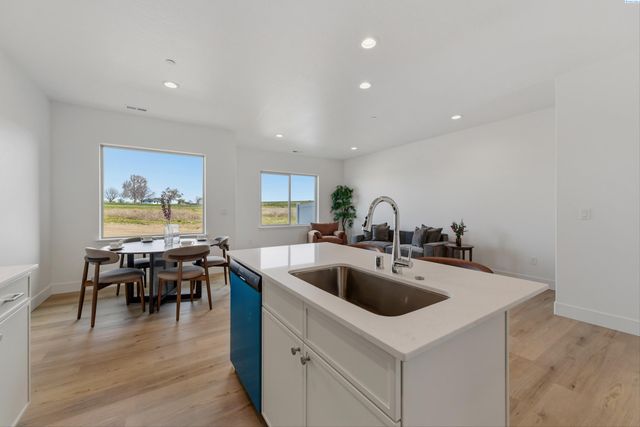 4521 Road 114, Pasco, WA 99301