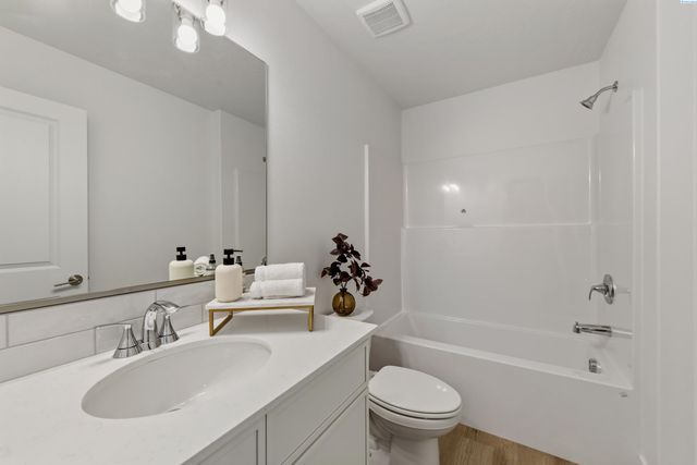 4521 Road 114, Pasco, WA 99301