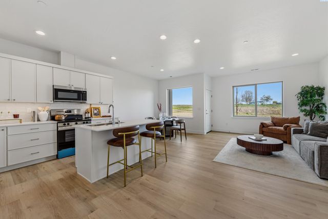 4521 Road 114, Pasco, WA 99301