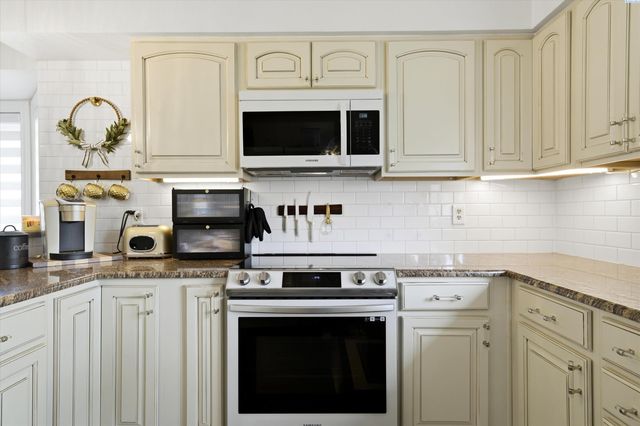 630 Meadows Drive East, Richland, WA 99352