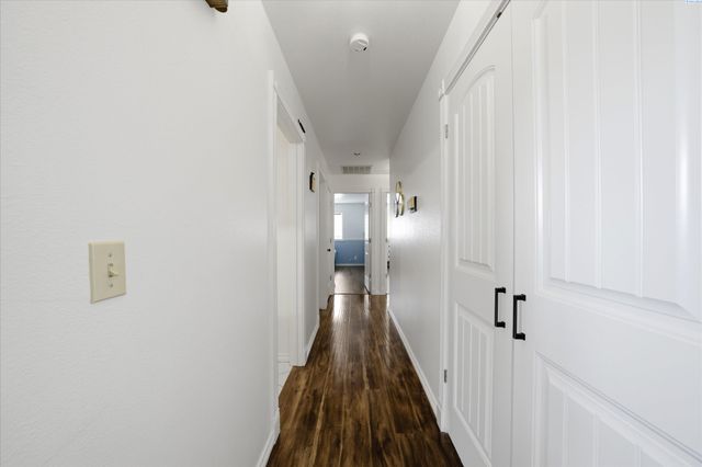 630 Meadows Drive East, Richland, WA 99352