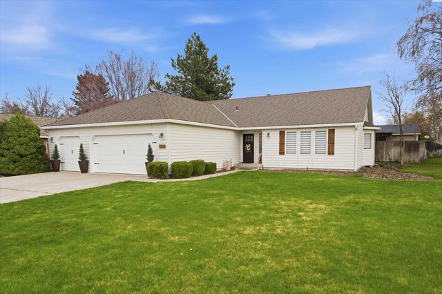 630 Meadows Drive East, Richland, WA 99352