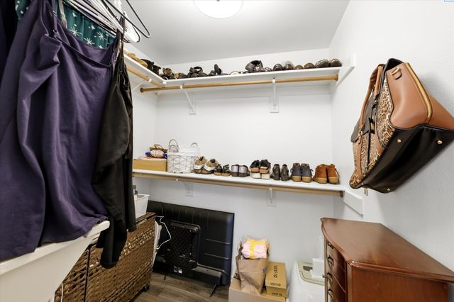 630 Meadows Drive East, Richland, WA 99352