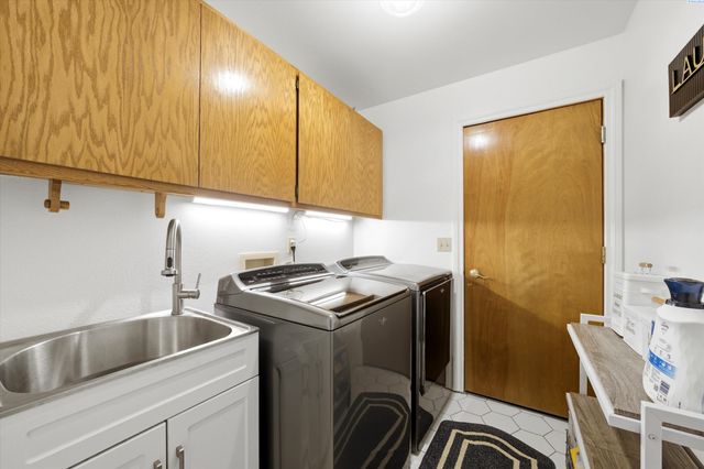 630 Meadows Drive East, Richland, WA 99352