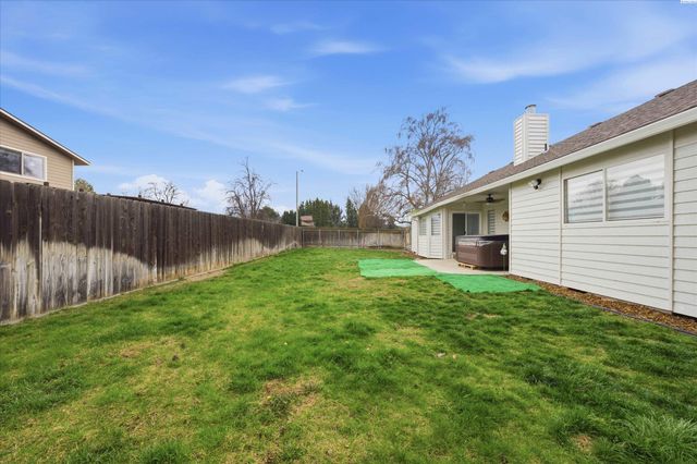 630 Meadows Drive East, Richland, WA 99352