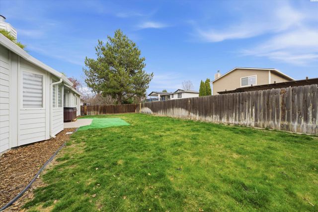 630 Meadows Drive East, Richland, WA 99352