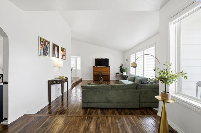 630 Meadows Drive East, Richland, WA 99352