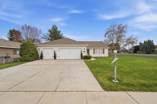 630 Meadows Drive East, Richland, WA 99352