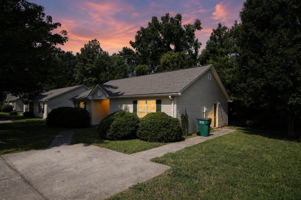 1868 Tamara Way, Spartanburg, SC 29301