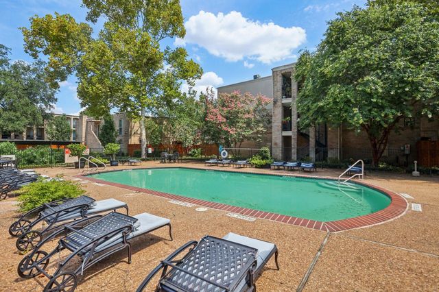 4641 Wild Indigo Street 427, Houston, TX 77027