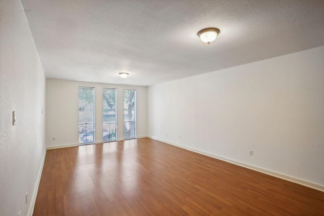 4641 Wild Indigo Street 427, Houston, TX 77027