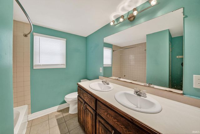 52040 Avanelle Street, Granger, IN 46530