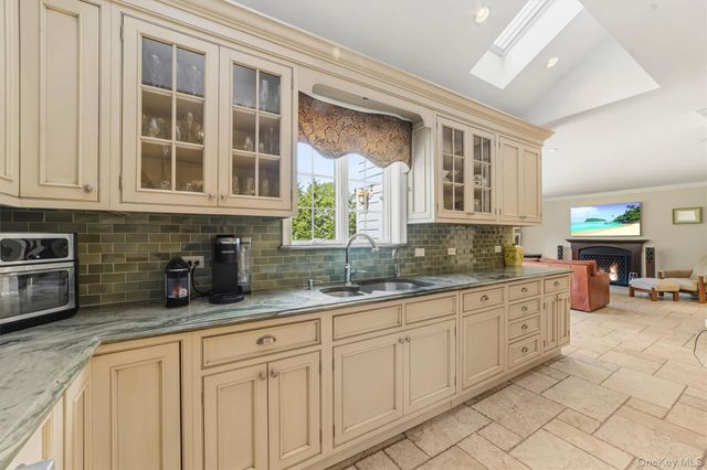 185 Old Wilmot Road, Scarsdale, NY 10583