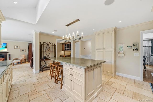 185 Old Wilmot Road, Scarsdale, NY 10583