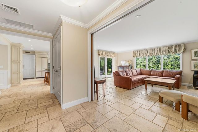 185 Old Wilmot Road, Scarsdale, NY 10583