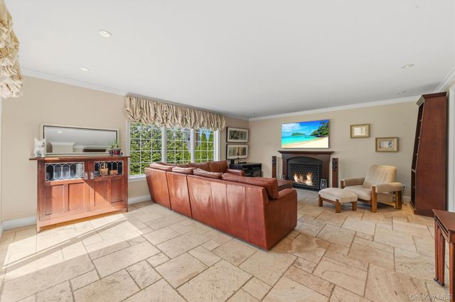 185 Old Wilmot Road, Scarsdale, NY 10583