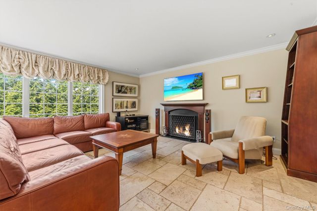 185 Old Wilmot Road, Scarsdale, NY 10583