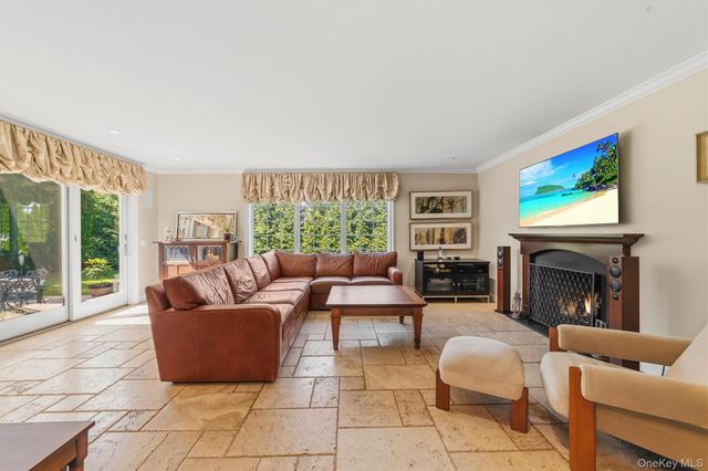 185 Old Wilmot Road, Scarsdale, NY 10583