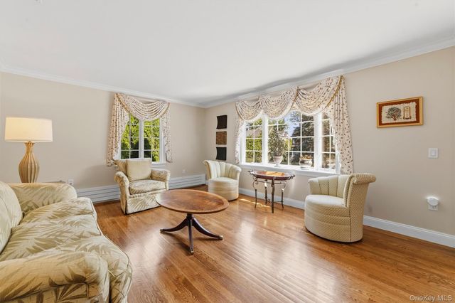 185 Old Wilmot Road, Scarsdale, NY 10583