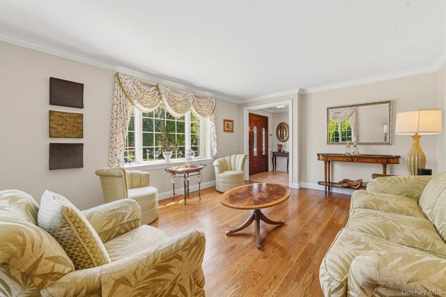185 Old Wilmot Road, Scarsdale, NY 10583