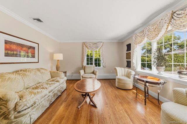 185 Old Wilmot Road, Scarsdale, NY 10583