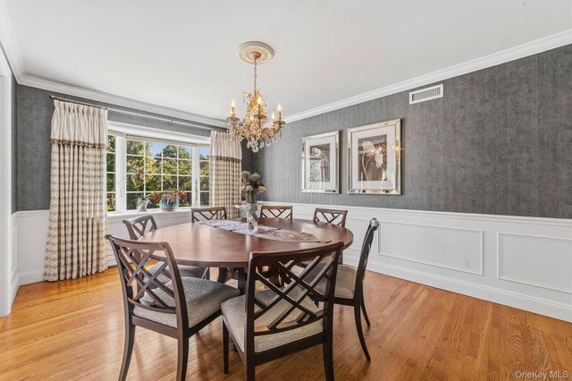 185 Old Wilmot Road, Scarsdale, NY 10583