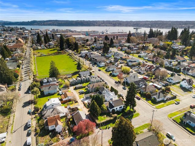 1740 4th Street, Bremerton, WA 98337