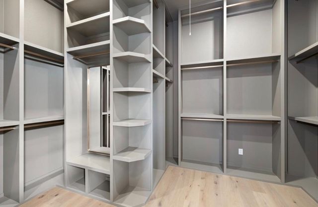 250 Hawthorne LN, Spicewood, TX 78669